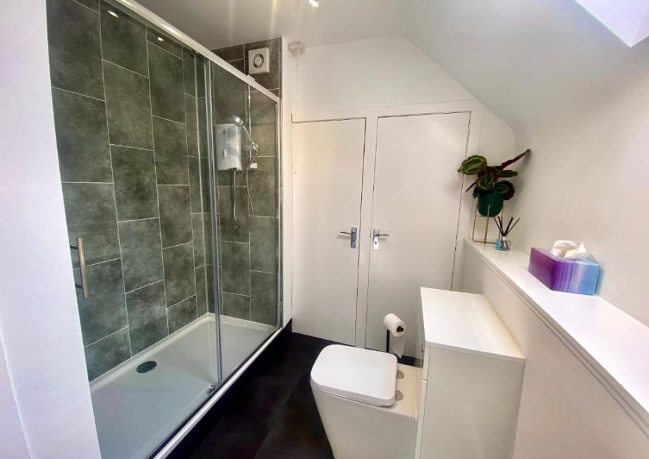 New shower washing facilities at Bruachdryne Braemar Accommodation
